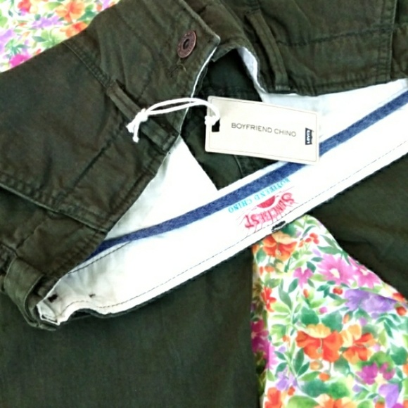 Levi's Boyfriend Chino - Picture 5 of 8